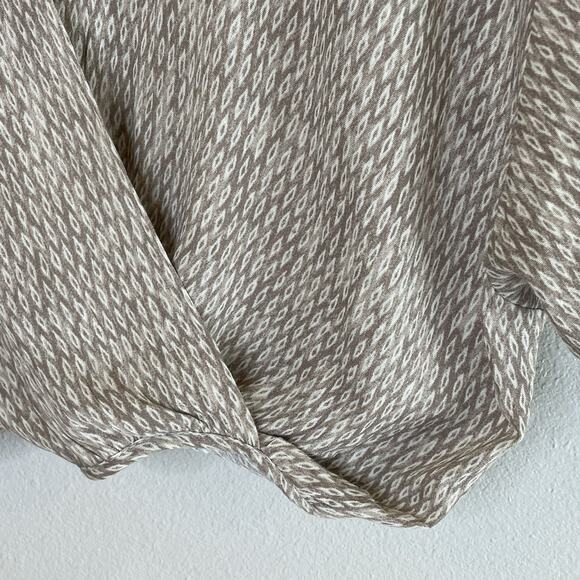 By Together Cross Over Top Womens Size Medium Tan White Print Butterfly Sleeve - Picture 4 of 7